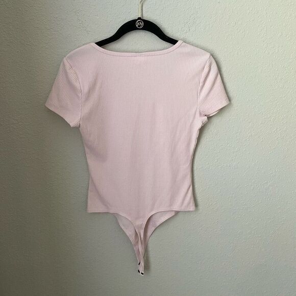 Abound Ribbed Short Sleeve Baby Pink BodySuit Size Medium - Picture 4 of 4